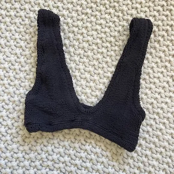 Skatie• ‘Sami’ SUPERSTRETCH Bikini Top in Black - Picture 3 of 16